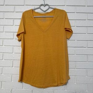 Torrid Mustard Yellow V Neck Tee Women’s Size 1 Classic Fit
